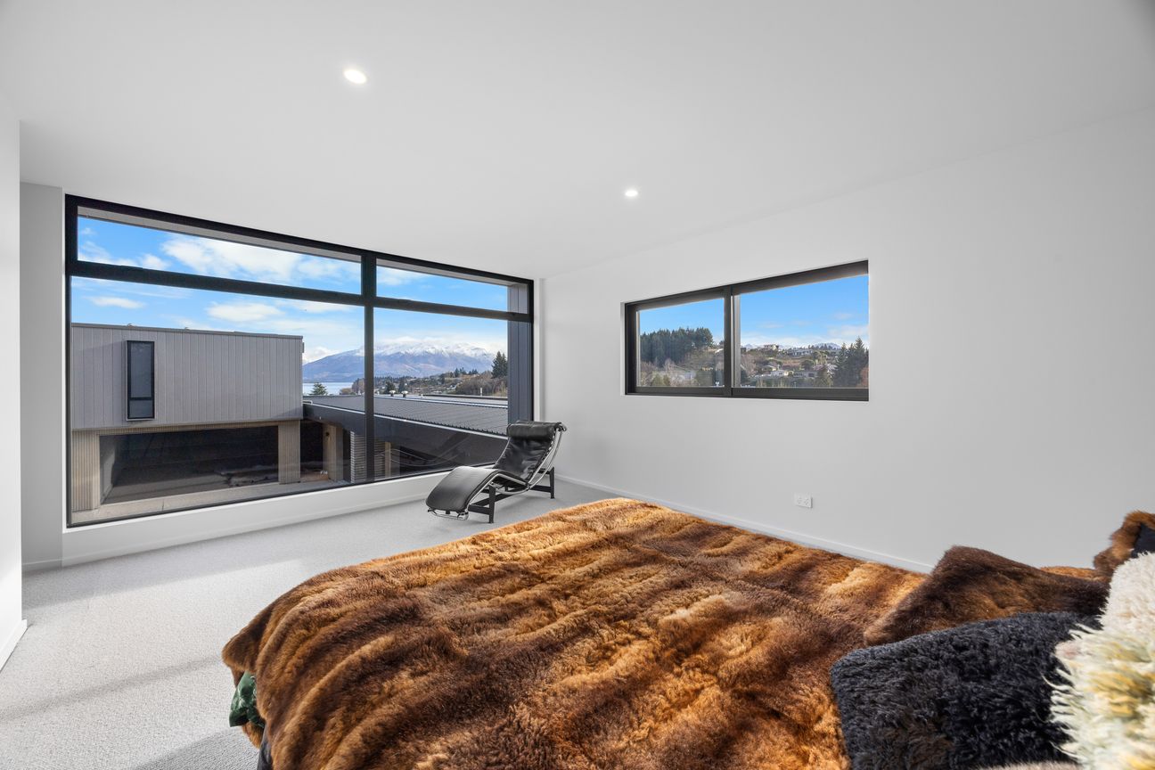 Designer Townhouse in the Heart of Wanaka - Vista 5