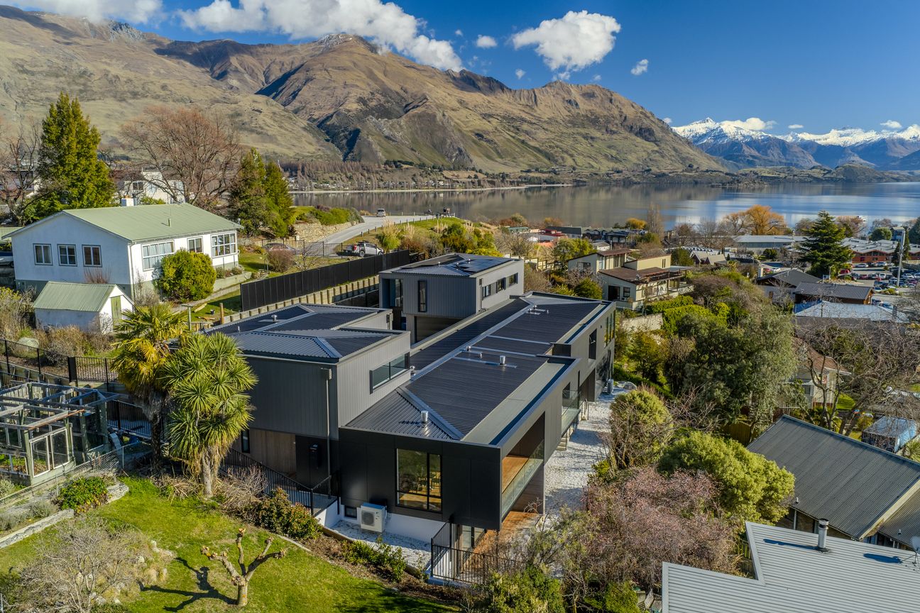 Designer Townhouse in the Heart of Wanaka - Vista 2