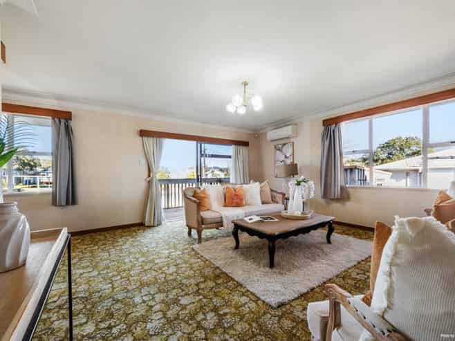 11 Chilcott Road, Henderson