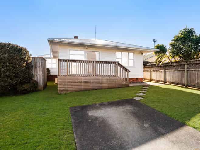 11 Chilcott Road, Henderson