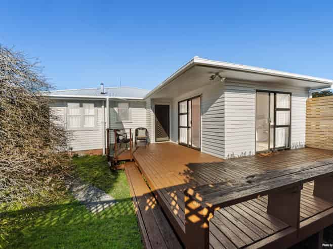 11 Chilcott Road, Henderson