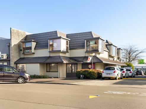 Entry level commercial investment on Queen Street