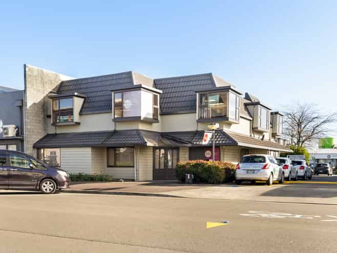 Entry level commercial investment on Queen Street