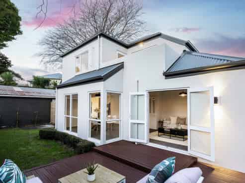 221c Waimea Terrace, Beckenham