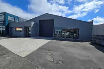 High-Profile Warehouse, Office and Yard