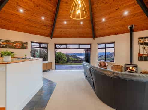 16 Tarapatiki Drive, Whitianga