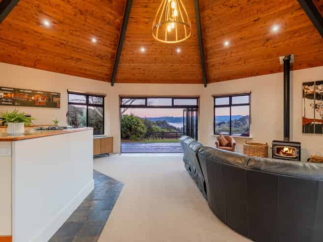 16 Tarapatiki Drive, Whitianga