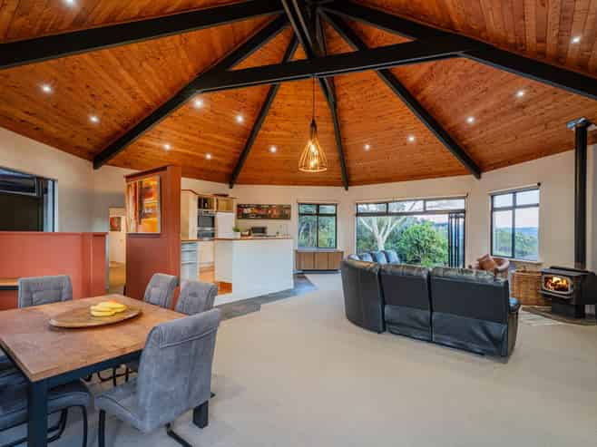 16 Tarapatiki Drive, Whitianga