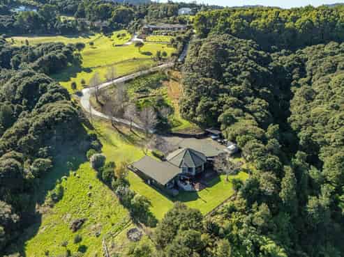 16 Tarapatiki Drive, Whitianga