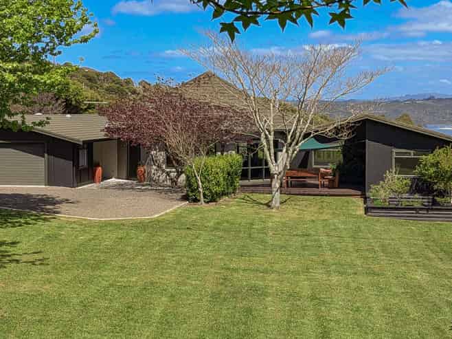 16 Tarapatiki Drive, Whitianga