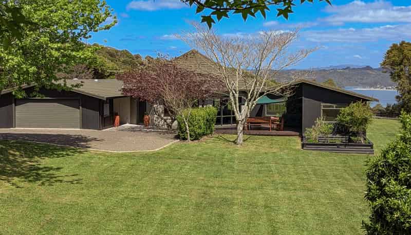 16 Tarapatiki Drive, Whitianga