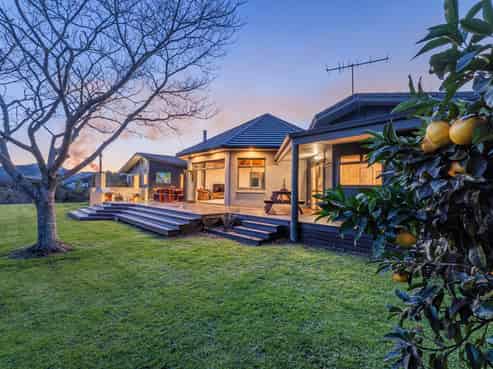 16 Tarapatiki Drive, Whitianga