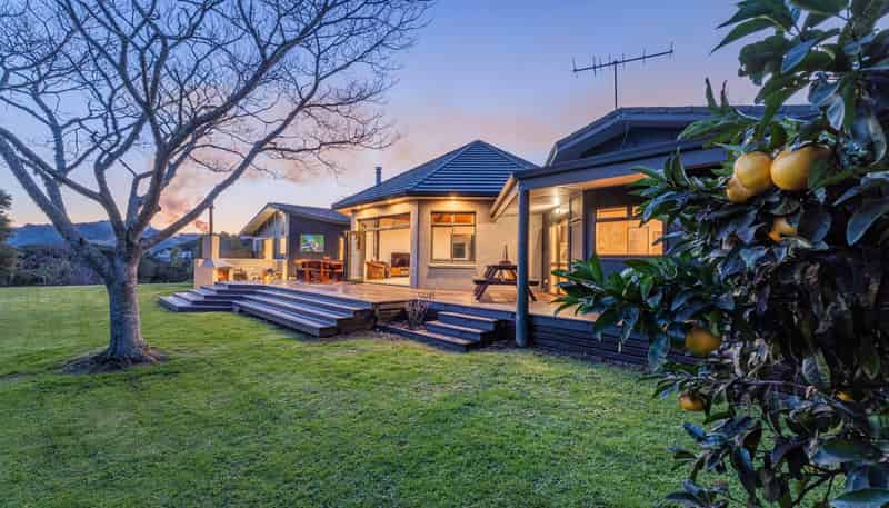 16 Tarapatiki Drive, Whitianga