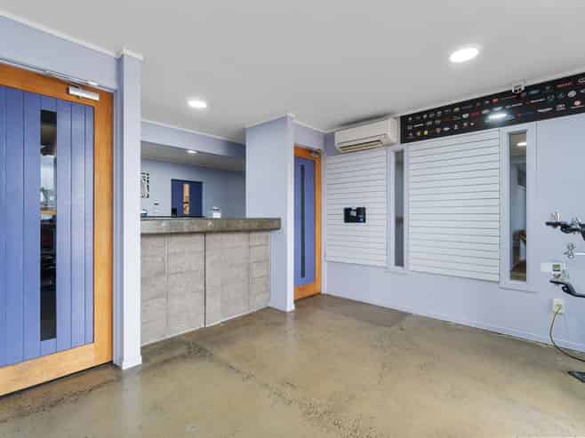 Drive-through warehouse with yard
