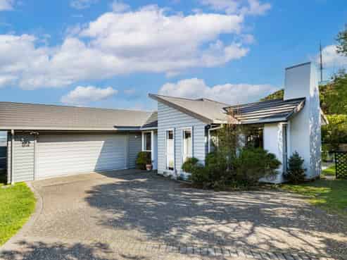 64 Aotea Drive, Aotea