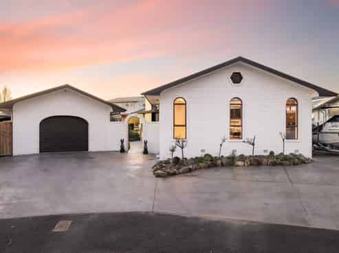 9 Cascade Place, Chartwell