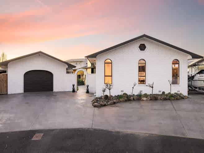 9 Cascade Place, Chartwell