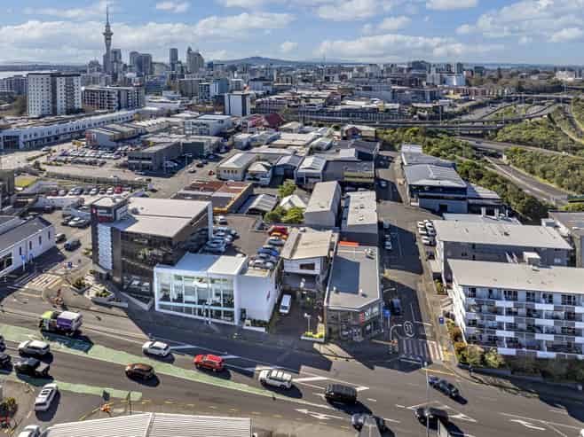 Versatile Grey Lynn standalone