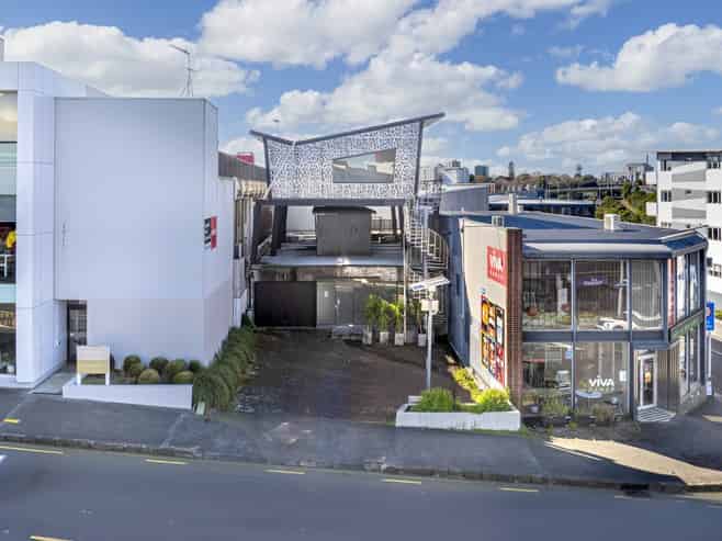 Versatile Grey Lynn standalone