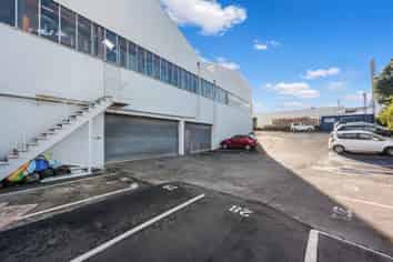 Well-Balanced 1,282.9m² Industrial Facility
