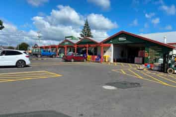 Versatile commercial offering in outstanding location