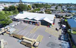 Versatile commercial offering in outstanding location