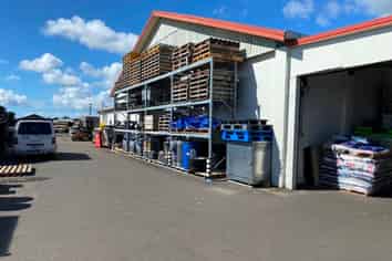 Versatile commercial offering in outstanding location