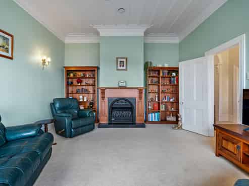 28 Fifth Avenue, Avenues