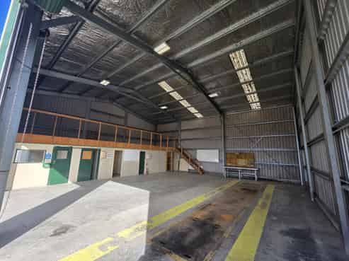 Industrial workshop for lease - prime location