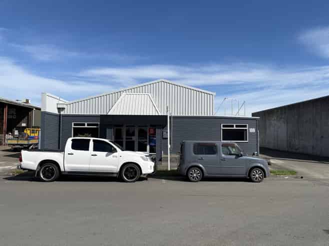 For Lease - 300m2 Warehouse & Office on 768m2 Land