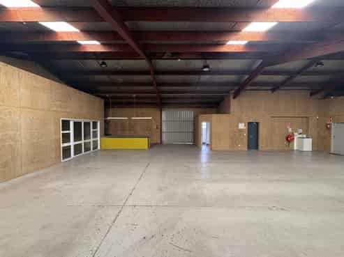 For Lease - 300m2 Warehouse & Office on 768m2 Land