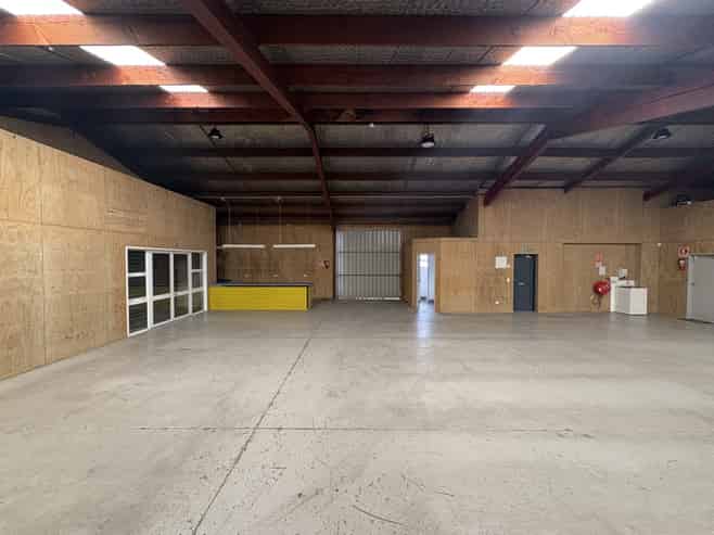 For Lease - 300m2 Warehouse & Office on 768m2 Land