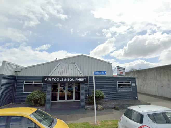 For Lease – 300m² Warehouse & Office on 768m² Land