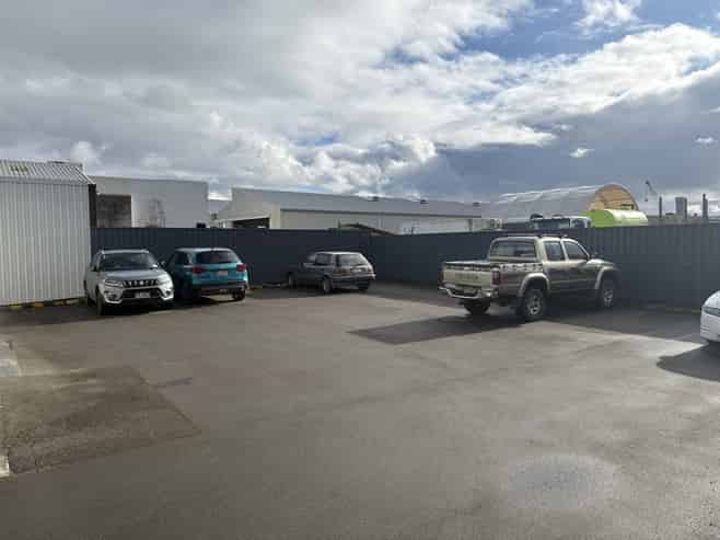 For Lease – 300m² Warehouse & Office on 768m² Land