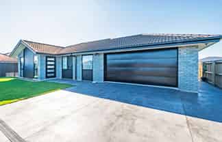 33 Lunn Crescent, LEESTON
