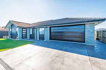 33 Lunn Crescent, LEESTON