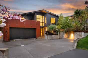 272 Cannon Hill Crescent, Mount Pleasant