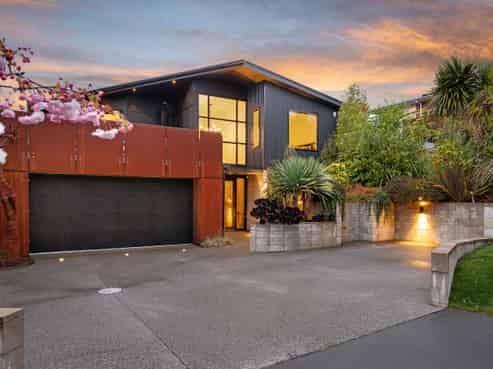 272 Cannon Hill Crescent, Mount Pleasant