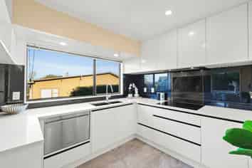2/20 Beach Road, Mellons Bay