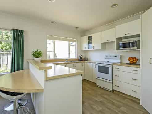 1B Knightsbridge Place, Taradale