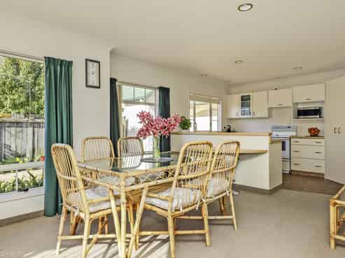 1B Knightsbridge Place, Taradale