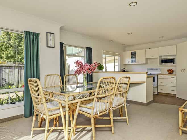 1B Knightsbridge Place, Taradale