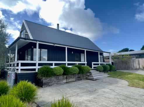 102 Karaka Place, Matarangi