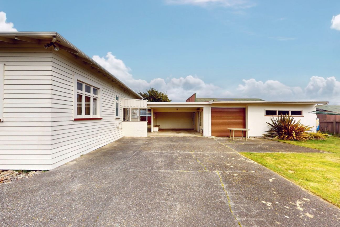 LARGE WAREHOUSE + HOUSE - Aanzicht 3