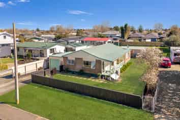 5 Carlyle Street, Leamington