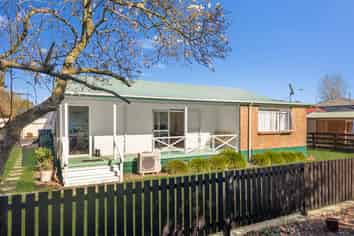 5 Carlyle Street, Leamington
