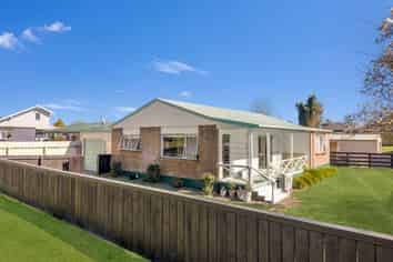 5 Carlyle Street, Leamington