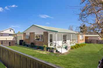 5 Carlyle Street, Leamington