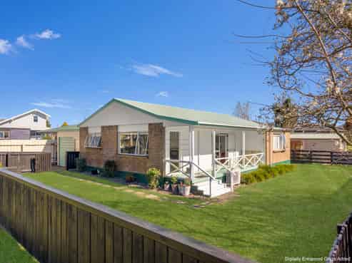 5 Carlyle Street, Leamington