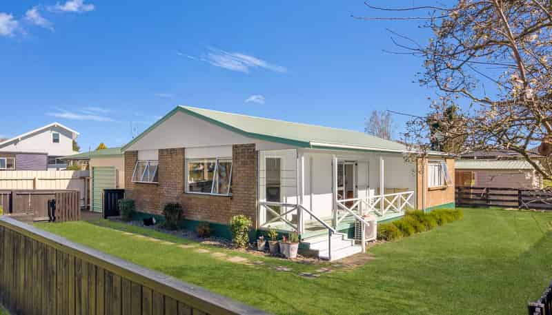 5 Carlyle Street, Leamington